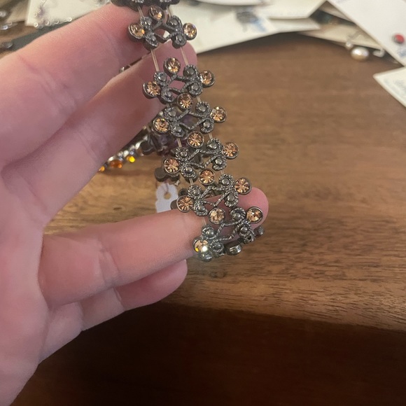 Set of 3 Stretching Bracelets. - Picture 4 of 9